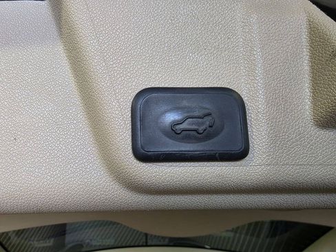 Used 2012 Buick Enclave Premium FWD image 28