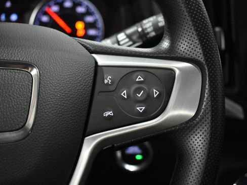 Used 2024 GMC Terrain SLE w/ Driver Convenience Package image 17