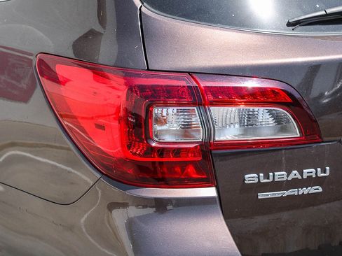 Used 2019 Subaru Outback 2.5i Limited AWD/4WD image 10