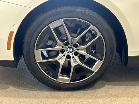 Used 2026 BMW 530i w/ Premium Package RWD image 32