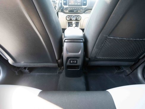 Used 2025 Hyundai Venue SEL FWD image 22