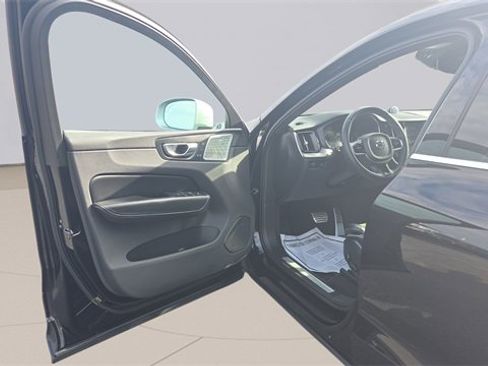 Used 2018 Volvo XC60 T6 R-Design w/ Convenience Package image 11