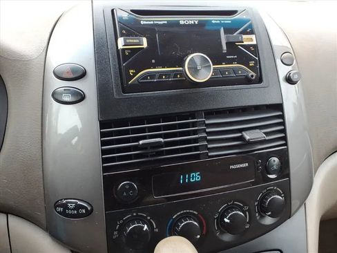 Used 2009 Toyota Sienna LE image 31