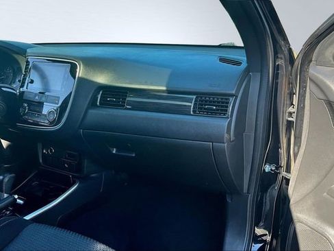 Used 2018 Mitsubishi Outlander FWD image 26