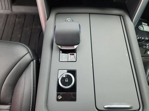 New 2026 Land Rover Discovery S AWD/4WD image 16