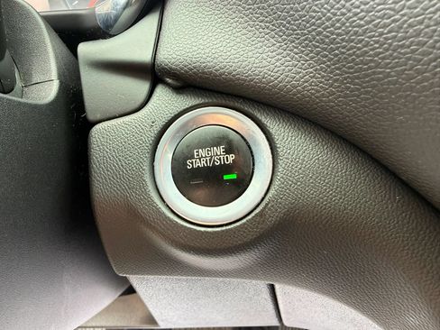 Used 2018 Chevrolet Equinox LT FWD image 22