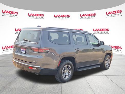 Used 2022 Jeep Wagoneer Series I AWD/4WD image 3