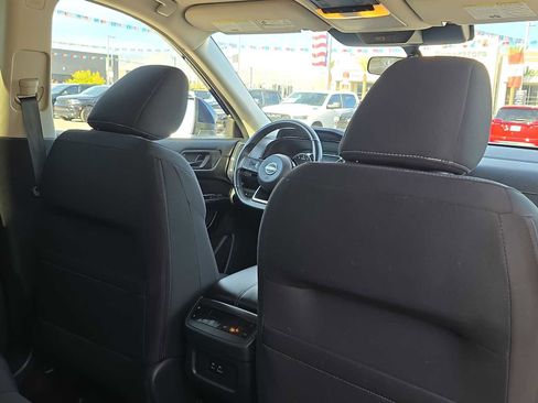 Used 2023 Nissan Pathfinder SV image 16