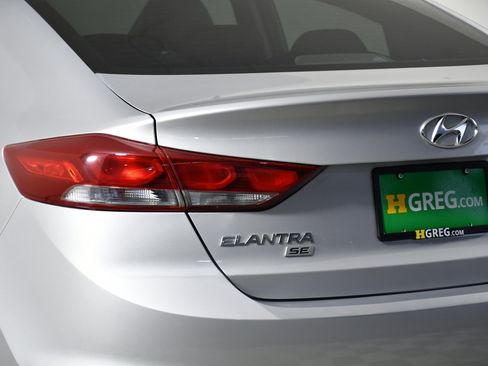 Used 2017 Hyundai Elantra SE image 30