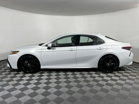 Used 2024 Toyota Camry XSE FWD image 8