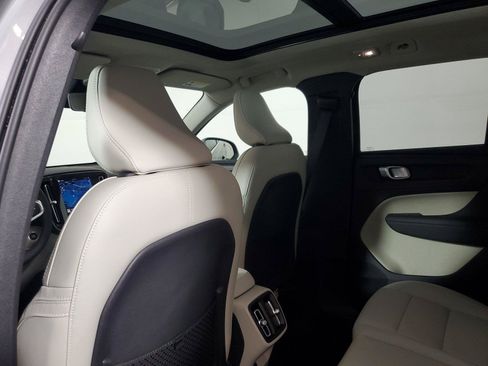 Certified 2025 Volvo XC40 B5 Plus w/ Protection Package Premier AWD/4WD image 14