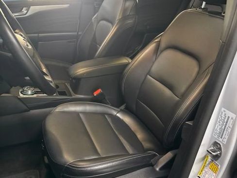 Used 2025 Ford Escape Platinum AWD/4WD image 5