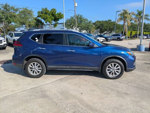 Used 2017 Nissan Rogue SV AWD/4WD image 3