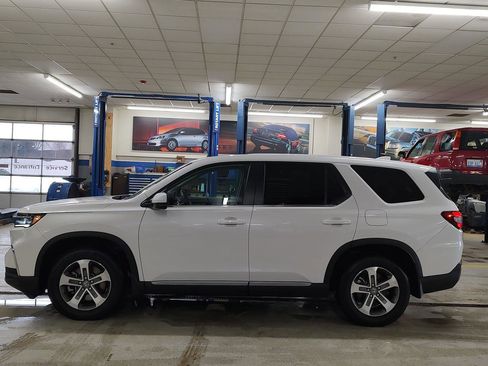 Used 2025 Honda Pilot EX-L image 30