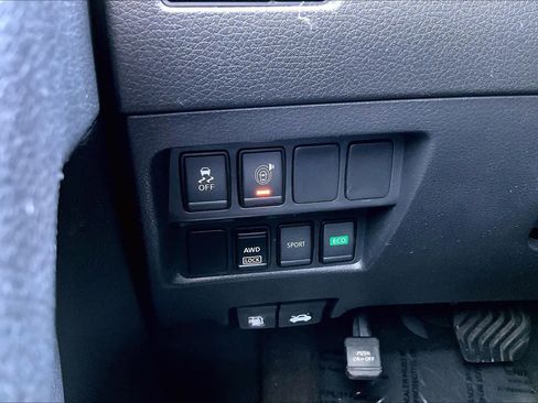 Used 2017 Nissan Rogue SV w/ Midnight Edition Package image 33