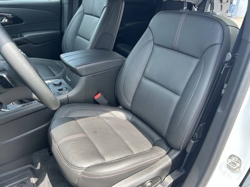 Used 2023 Chevrolet Traverse RS FWD image 29