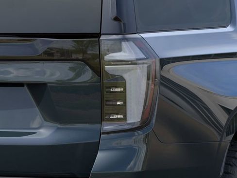 New 2026 Chevrolet Suburban Z71 AWD/4WD image 11