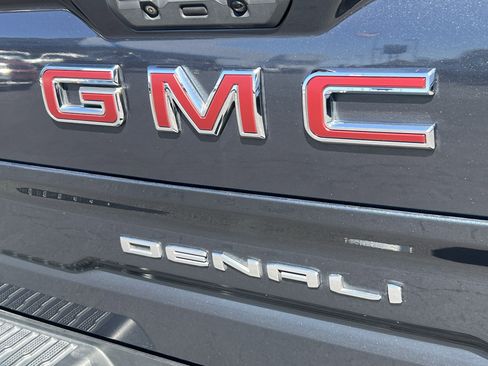 Used 2019 GMC Sierra 1500 Denali w/ Denali Ultimate Package AWD/4WD image 8
