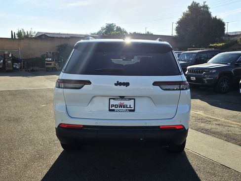 New 2025 Jeep Grand Cherokee L Altitude image 4