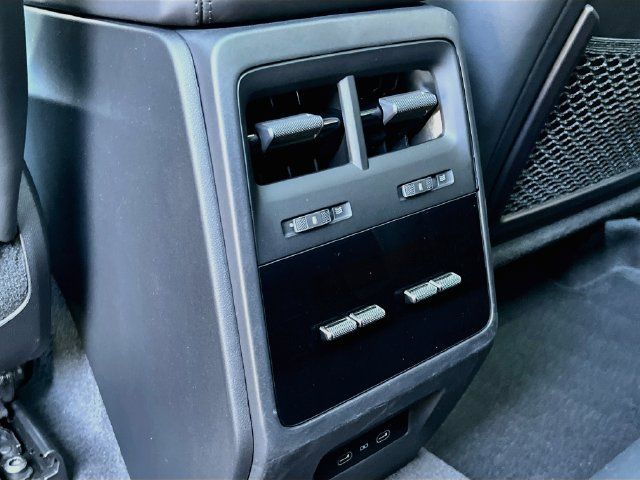 Certified 2025 Porsche Macan 4 Electric AWD/4WD image 27