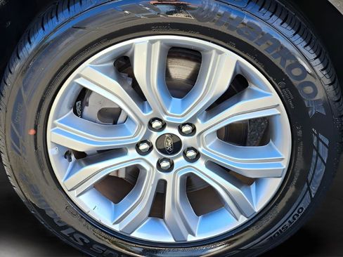 Used 2024 Ford Edge Titanium AWD/4WD image 10