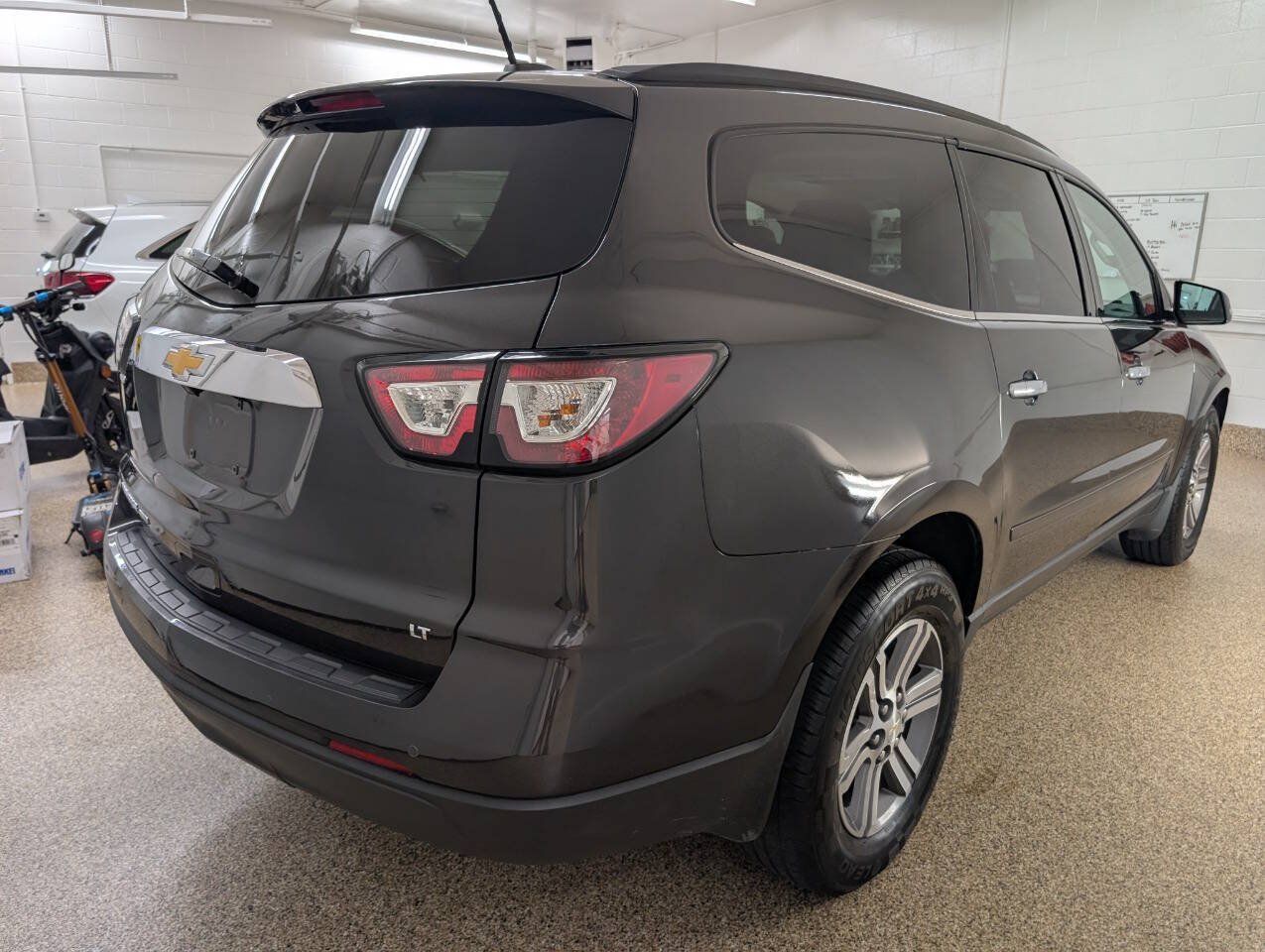Used 2017 Chevrolet Traverse LT AWD/4WD image 4