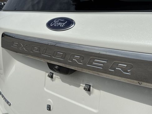 Used 2023 Ford Explorer Limited w/ Limited Technology Package image 13
