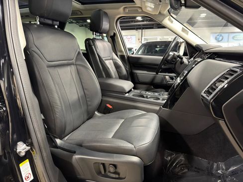 Used 2018 Land Rover Discovery SE image 13