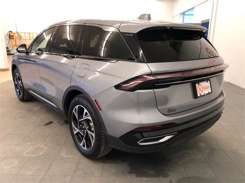 Used 2024 Lincoln Nautilus Premier w/ Equipment Group 102A image 6