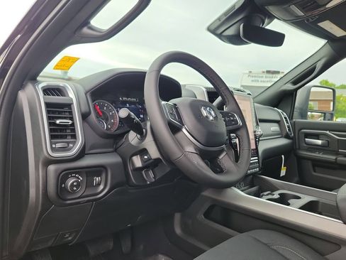 New 2026 RAM 3500 Big Horn AWD/4WD image 17