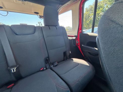 Used 2025 Jeep Wrangler Unlimited Rubicon AWD/4WD image 38