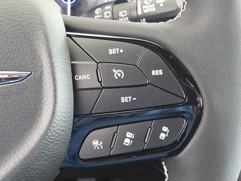 New 2026 Chrysler Pacifica Limited w/ Uconnect Theater Family Group AWD/4WD image 39