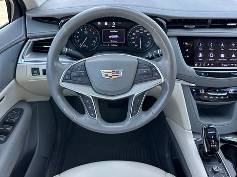 Used 2023 Cadillac XT5 Premium Luxury w/ Technology Package AWD/4WD image 17