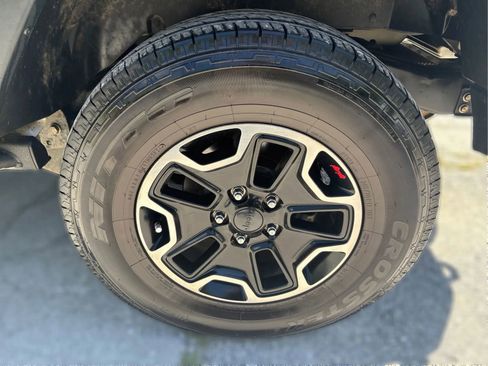 Used 2016 Jeep Wrangler Unlimited Rubicon AWD/4WD image 14