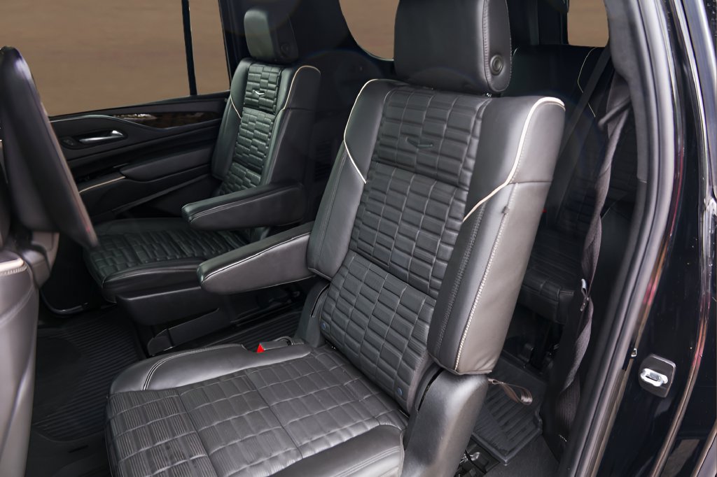 Used 2024 Cadillac Escalade ESV Sport Platinum w/ LPO, ONYX Package AWD/4WD image 24