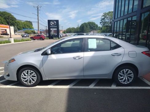 Used 2017 Toyota Corolla LE FWD image 3