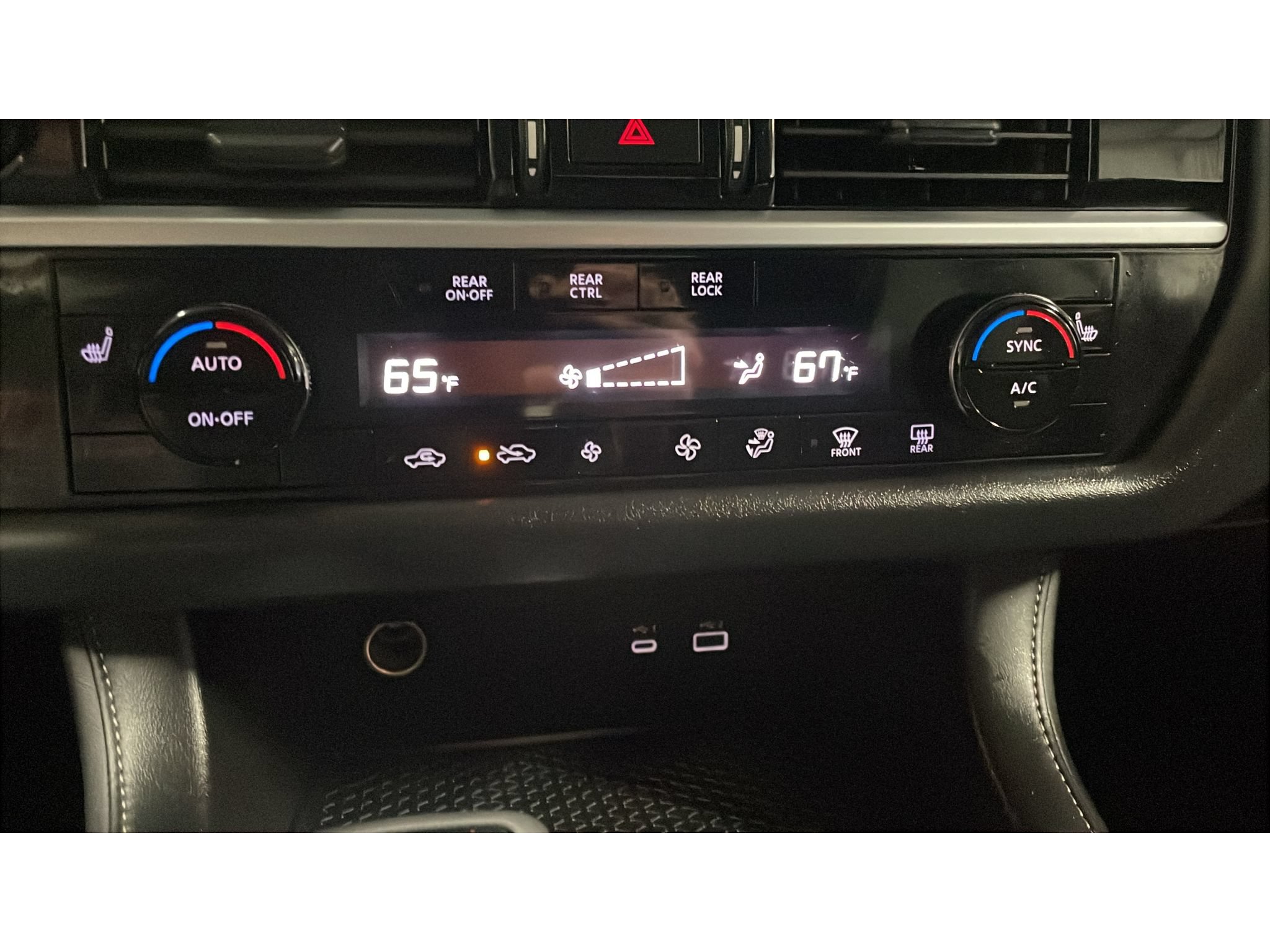 Used 2025 Nissan Pathfinder SV w/ Black Appearance Package AWD/4WD image 13