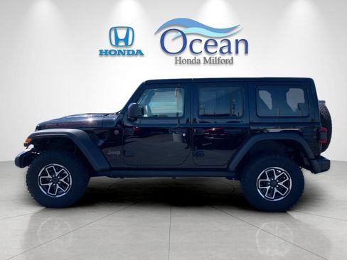 Used 2025 Jeep Wrangler Unlimited Rubicon AWD/4WD image 2