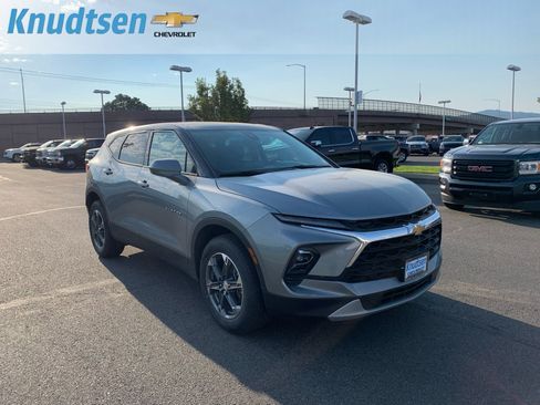 Used 2025 Chevrolet Blazer LT AWD/4WD image 1