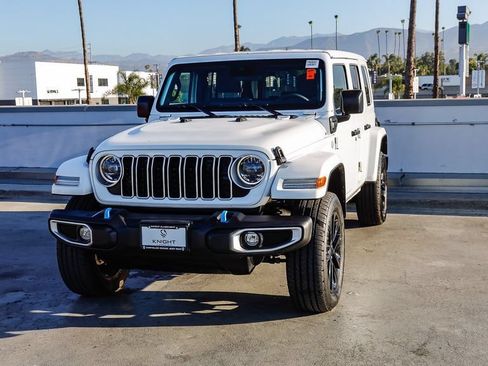 Used 2024 Jeep Wrangler Unlimited Sahara AWD/4WD image 4