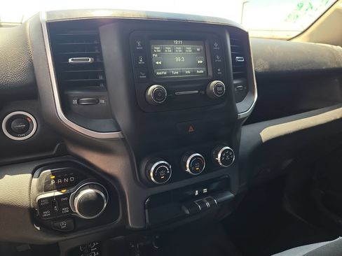 Used 2019 RAM 1500 Big Horn AWD/4WD image 12