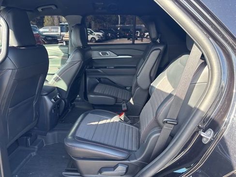 Used 2025 Ford Explorer ST-Line w/ Premium Package image 10