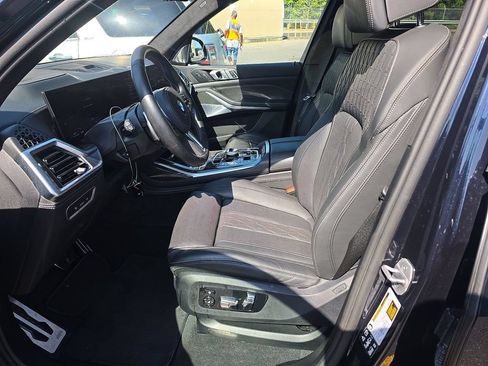 Used 2025 BMW X7 M60i AWD/4WD image 14