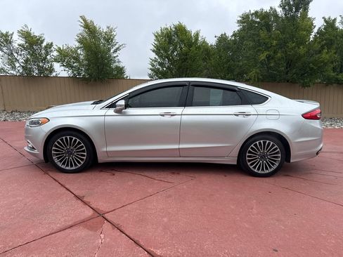 Used 2017 Ford Fusion SE FWD image 5
