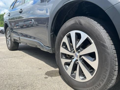 Used 2024 Subaru Outback Premium AWD/4WD image 11