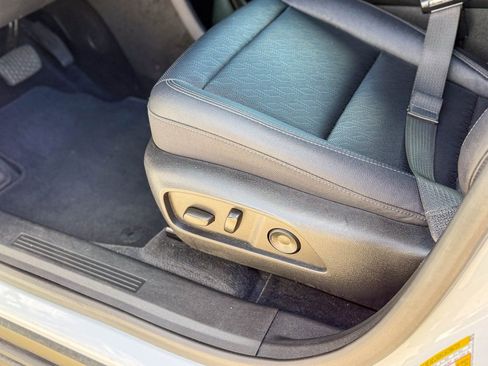 Used 2025 Chevrolet Equinox LT w/ Convenience Package II image 17