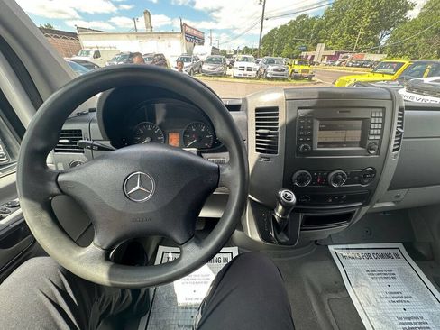 Used 2016 Mercedes-Benz Sprinter 2500 image 11