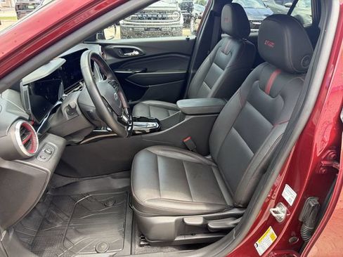 Used 2024 Chevrolet Trax RS w/ Sunroof Package FWD image 13