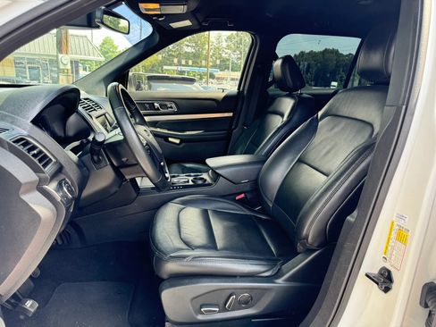Used 2018 Ford Explorer XLT w/ Equipment Group 202A FWD image 22