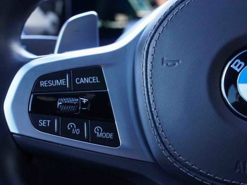 Used 2025 BMW X7 xDrive40i w/ M Sport Package image 21